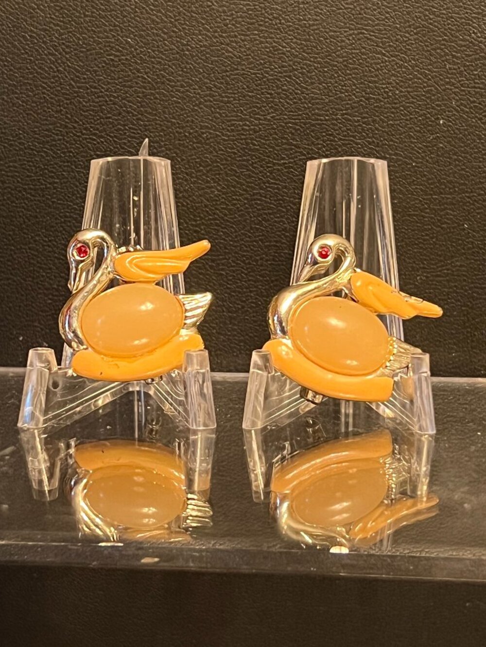 2 Vintage Small Jelly Belly Style Swans Pins/Brooches (229)